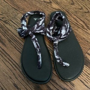 Sanuk size 9 yoga mat sandals